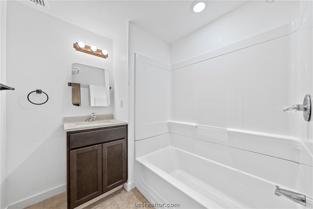 409 W Chamberlain Street , Bremond, TX, 76629-5428 | 24011604 | Realty Texas LLC