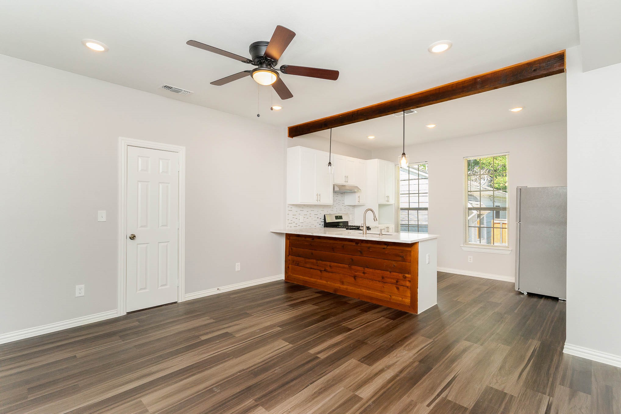 1030 N Bishop Avenue B , Dallas, TX, 75208 | 20674496 | Realty Texas LLC