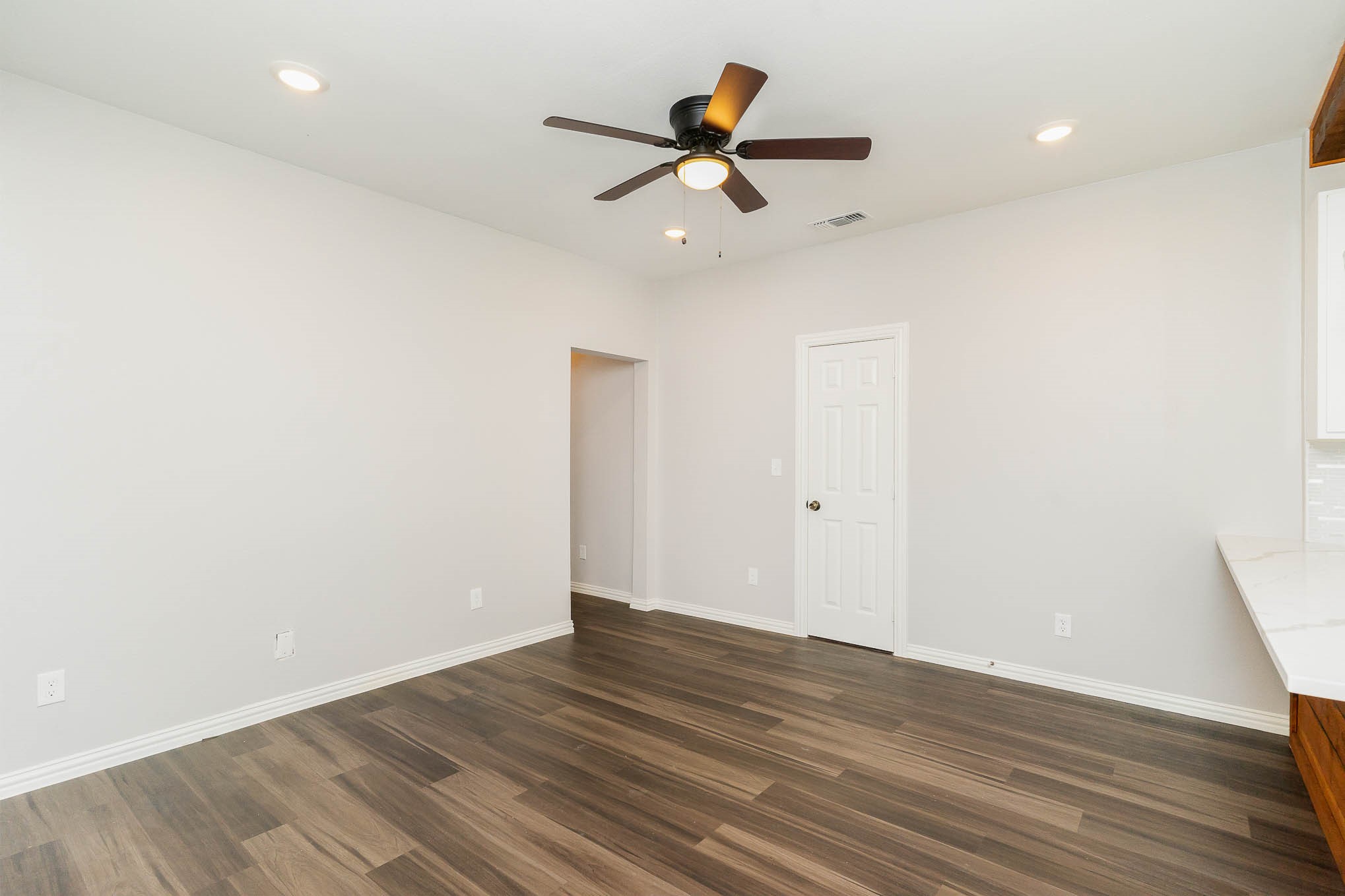 1030 N Bishop Avenue B , Dallas, TX, 75208 | 20674496 | Realty Texas LLC