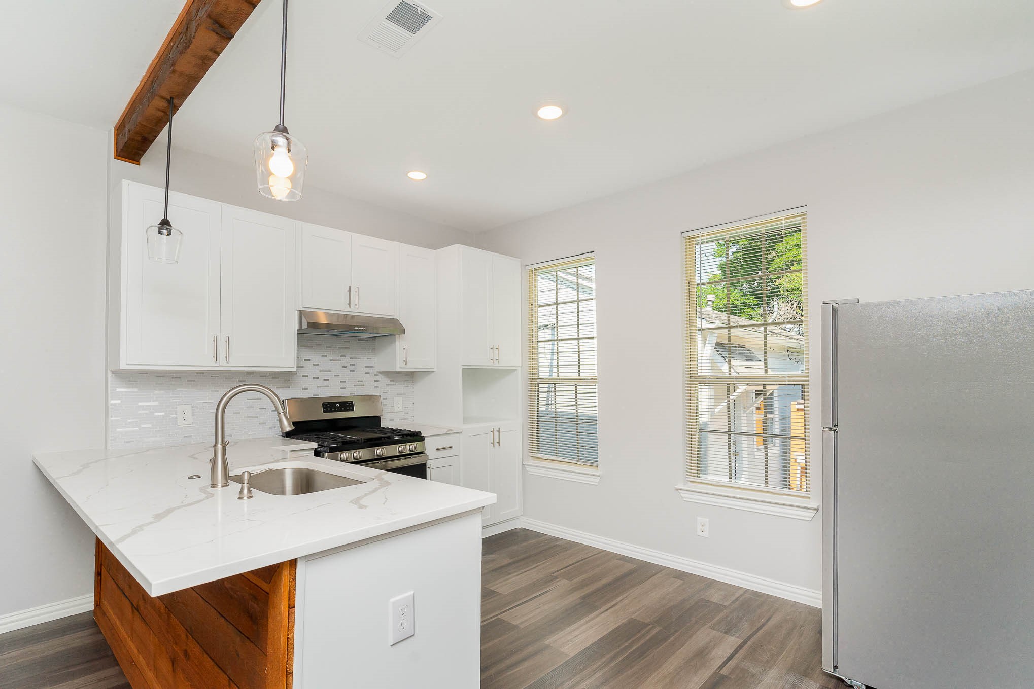 1030 N Bishop Avenue B , Dallas, TX, 75208 | 20674496 | Realty Texas LLC