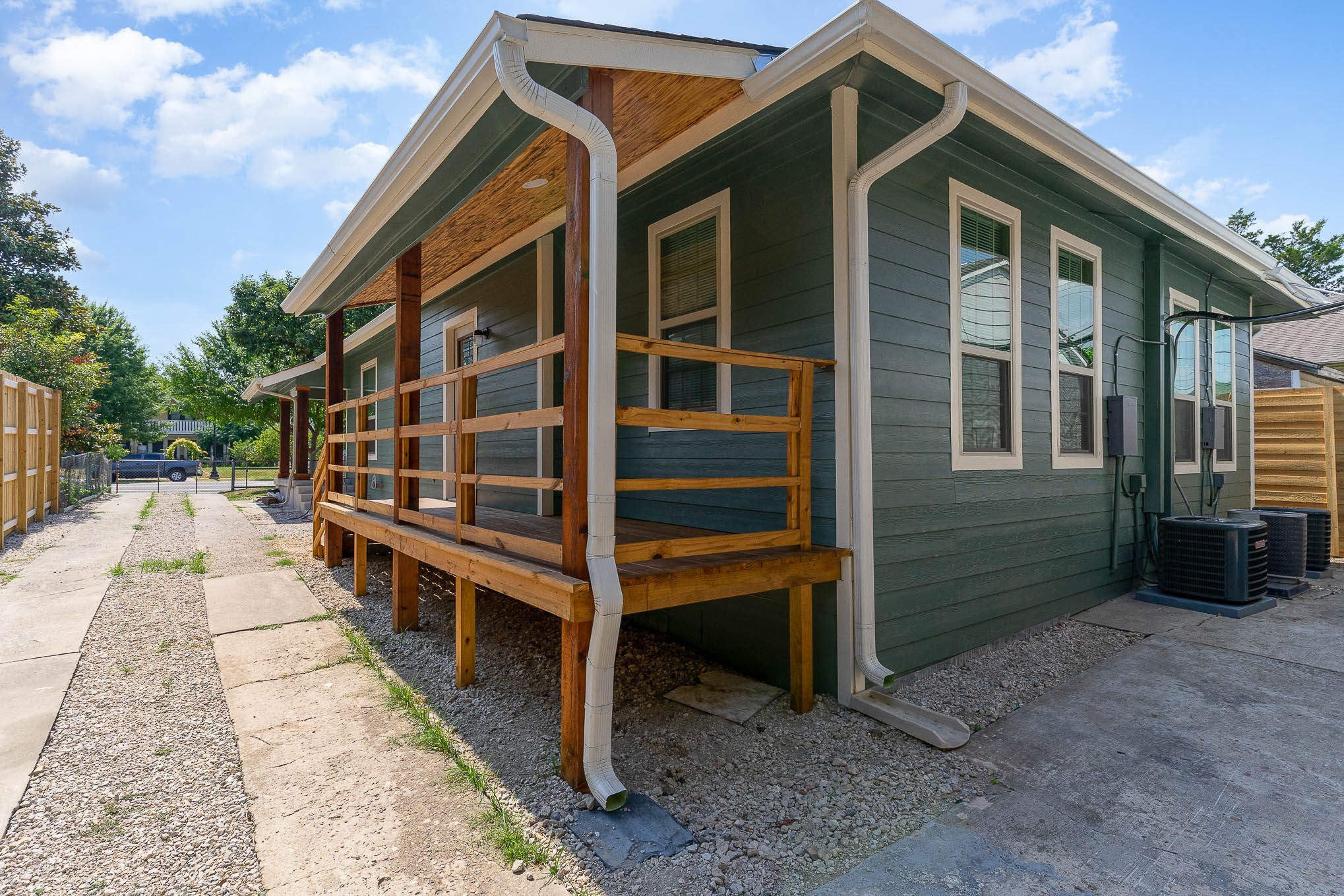 1030 N Bishop Avenue B , Dallas, TX, 75208 | 20674496 | Realty Texas LLC