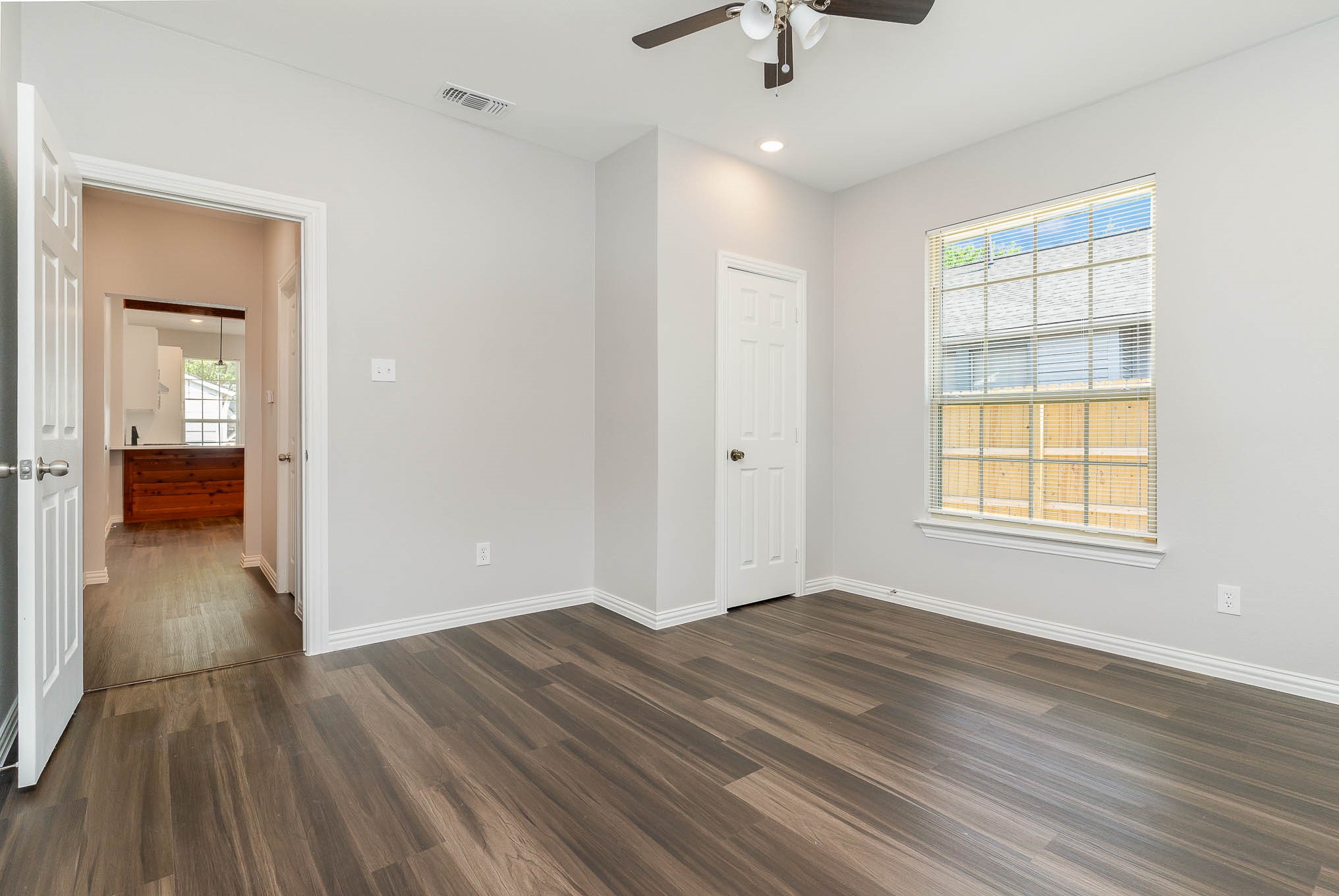 1030 N Bishop Avenue B , Dallas, TX, 75208 | 20674496 | Realty Texas LLC