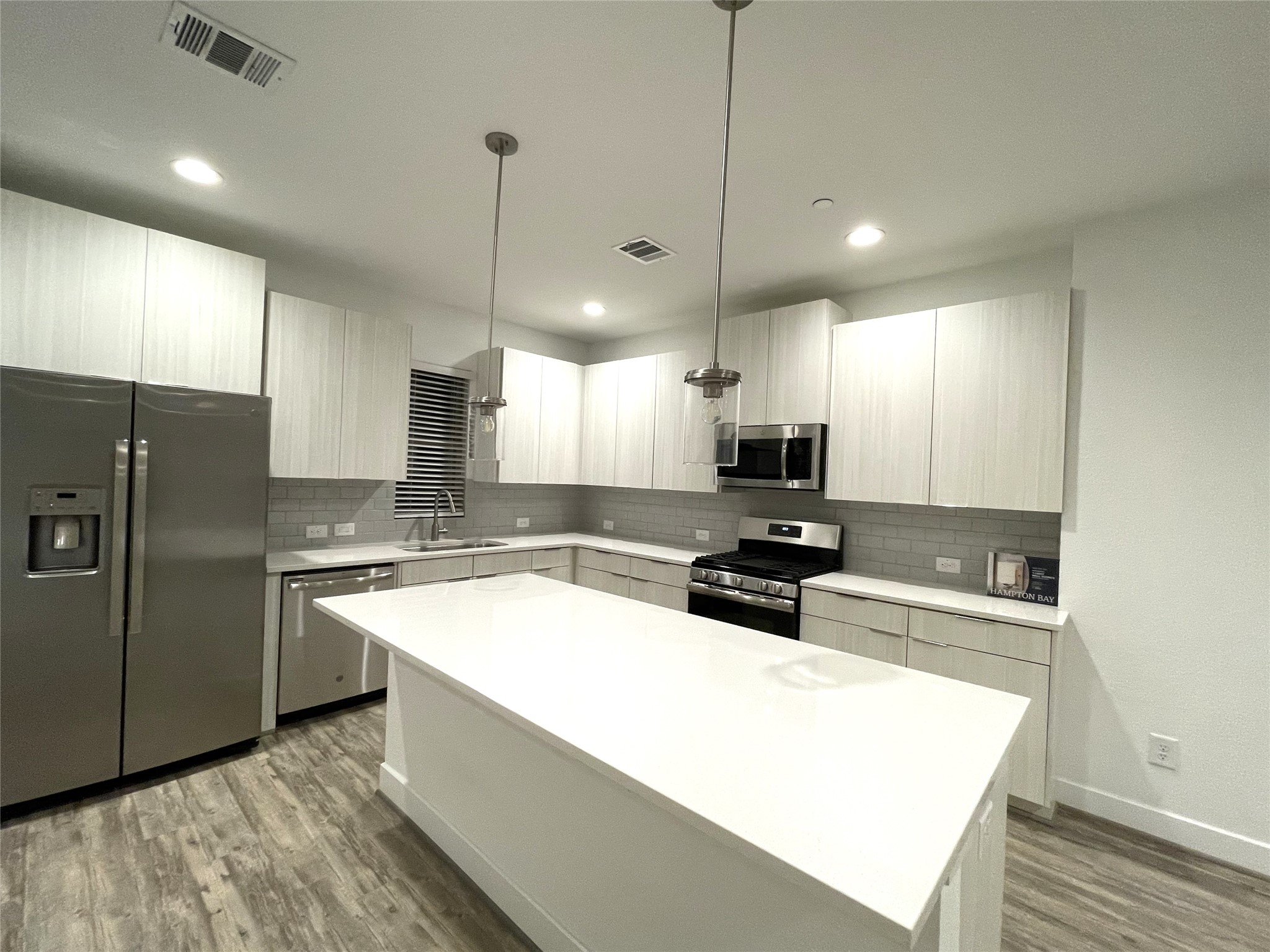 18712 Centro Main Street B , Shenandoah, TX, 77385 | 59593958 | Realty Texas LLC