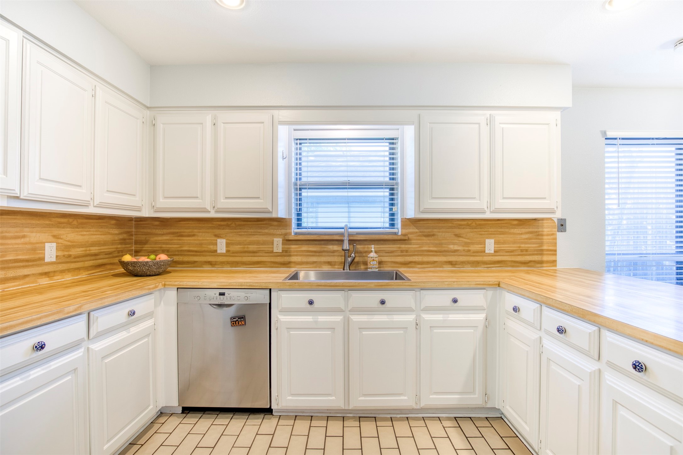 128 N Spring Creek Drive , Richardson, TX, 75081 | 20677503 | Realty Texas LLC