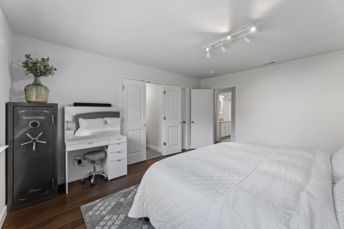 11800 Three Oaks Trail , Austin, TX, 78759 | 3255892 | Realty Texas LLC
