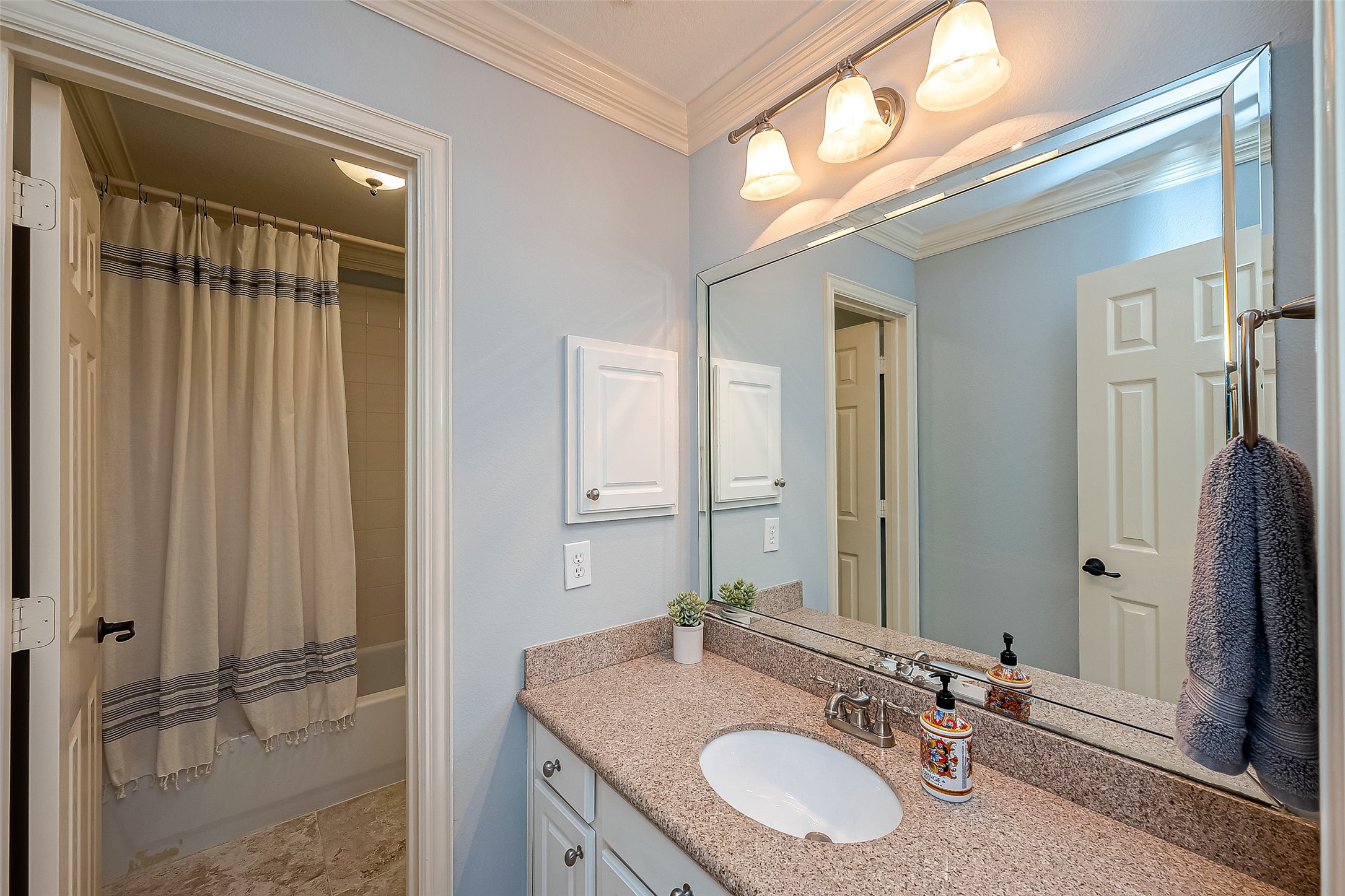 2006 Sandy Lake Drive , Friendswood, TX, 77546 | 72403583 | Realty Texas LLC
