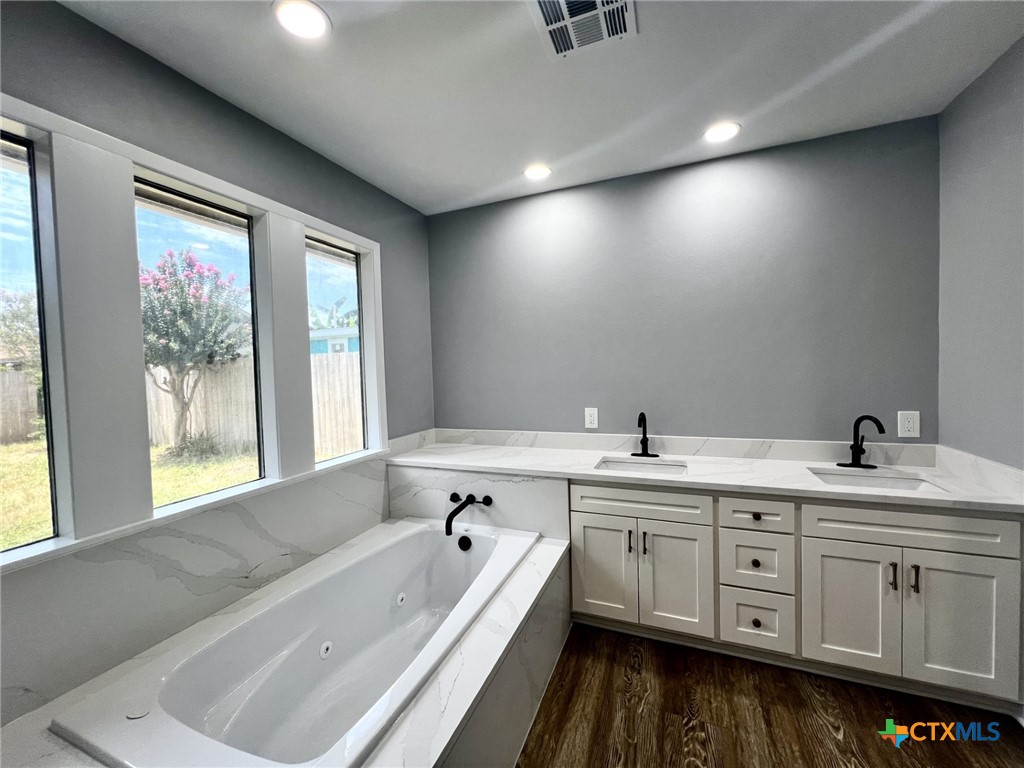 604 Bramble Bush Lane , Victoria, TX, 77904 | 554473 | Realty Texas LLC