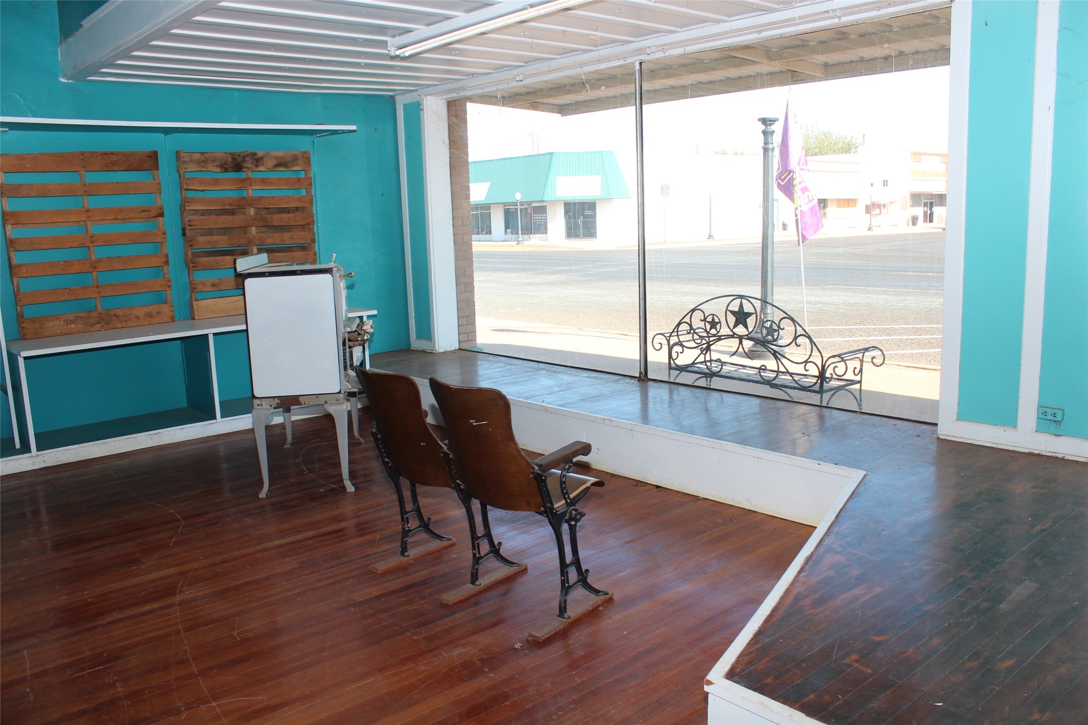110 W Main Street , Munday, TX, 76371 | 20711370 | Realty Texas LLC