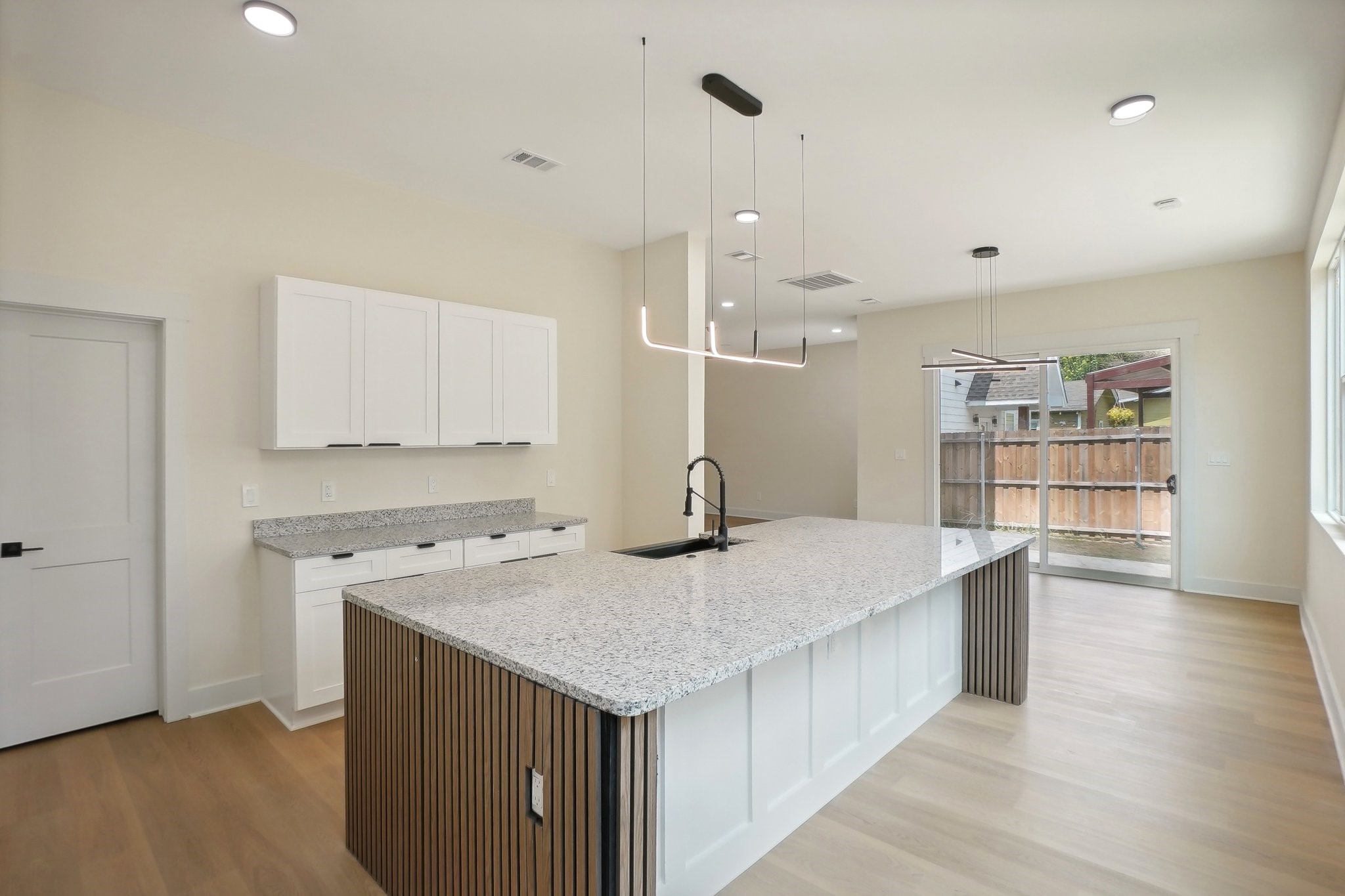 542 PEMBERTON HILL Road , Dallas, TX, 75217 | 20720144 | Realty Texas LLC