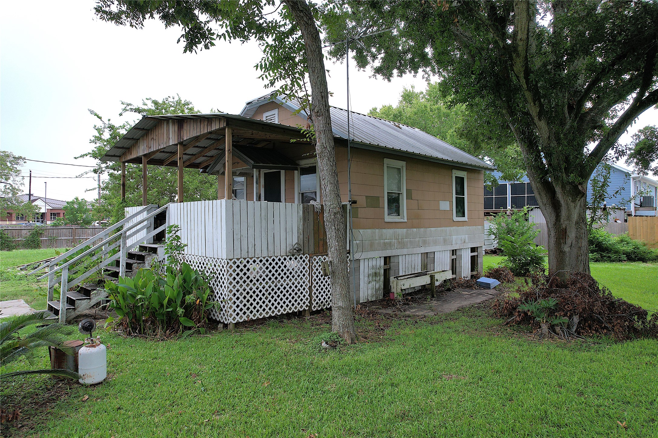 95 W 8th Street , Kemah, TX, 77565 | 3670189 | Realty Texas LLC