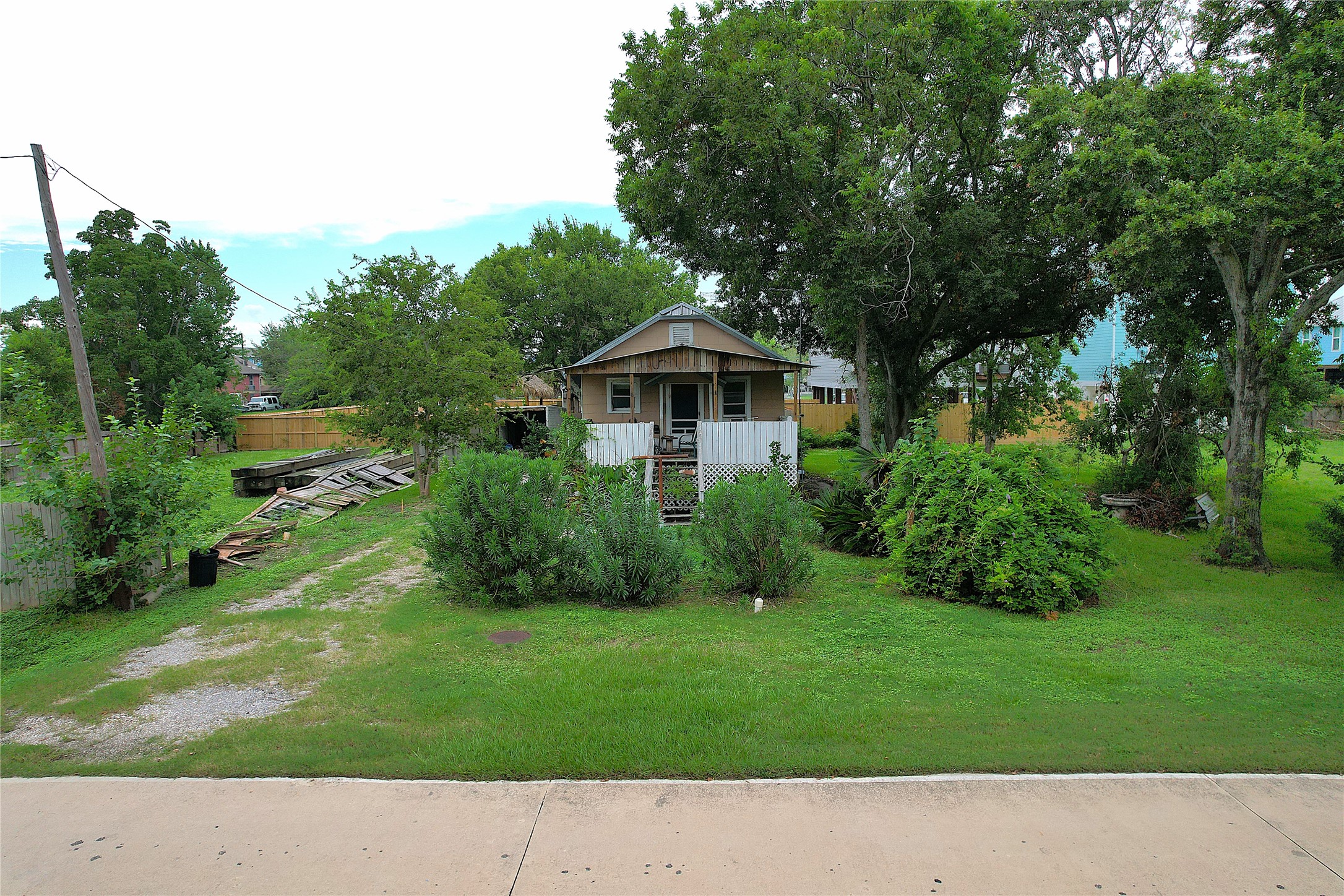95 W 8th Street , Kemah, TX, 77565 | 3670189 | Realty Texas LLC