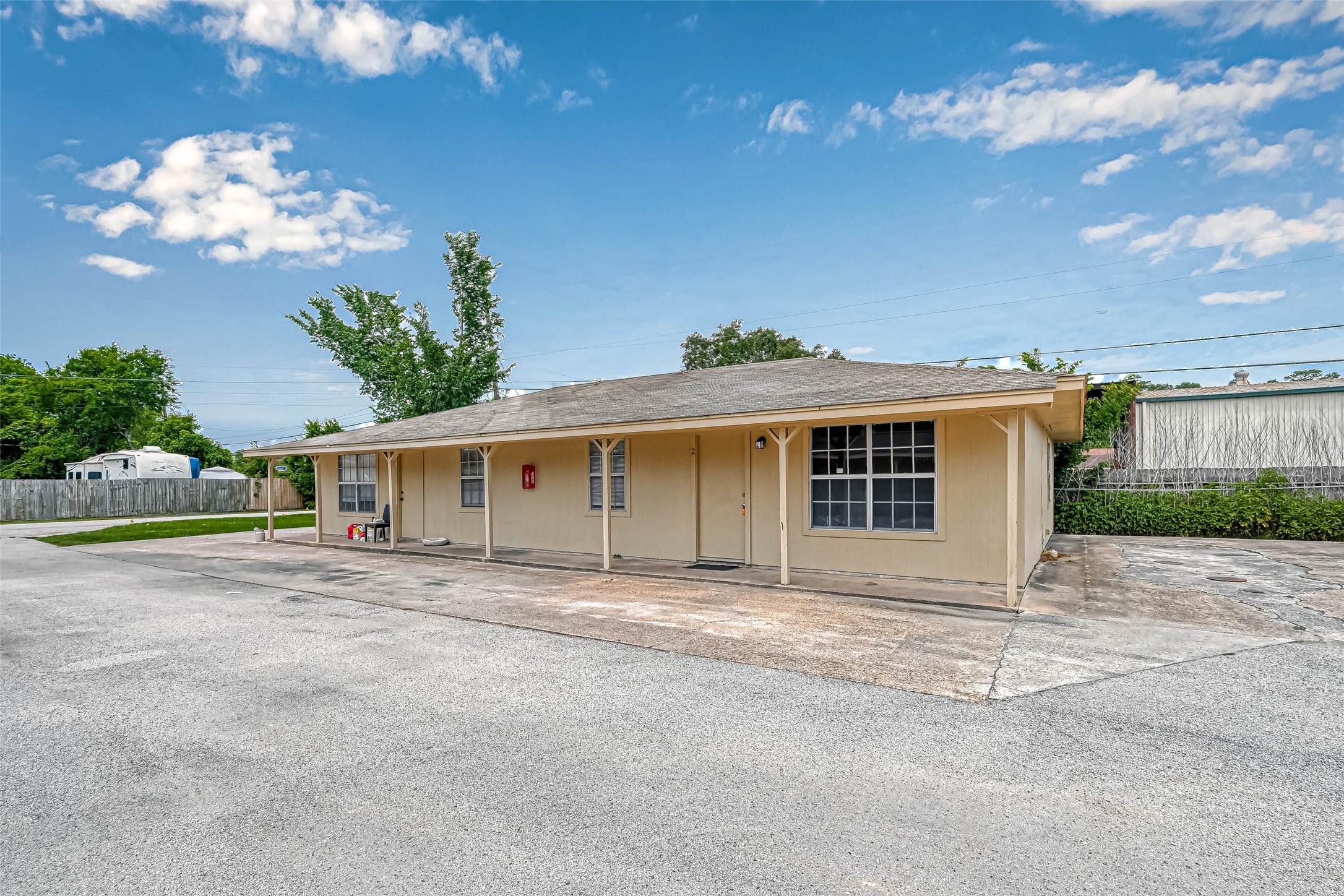 8430 Roundrock Drive 8 , Houston, TX, 77049 | 31958091 | Realty Texas LLC