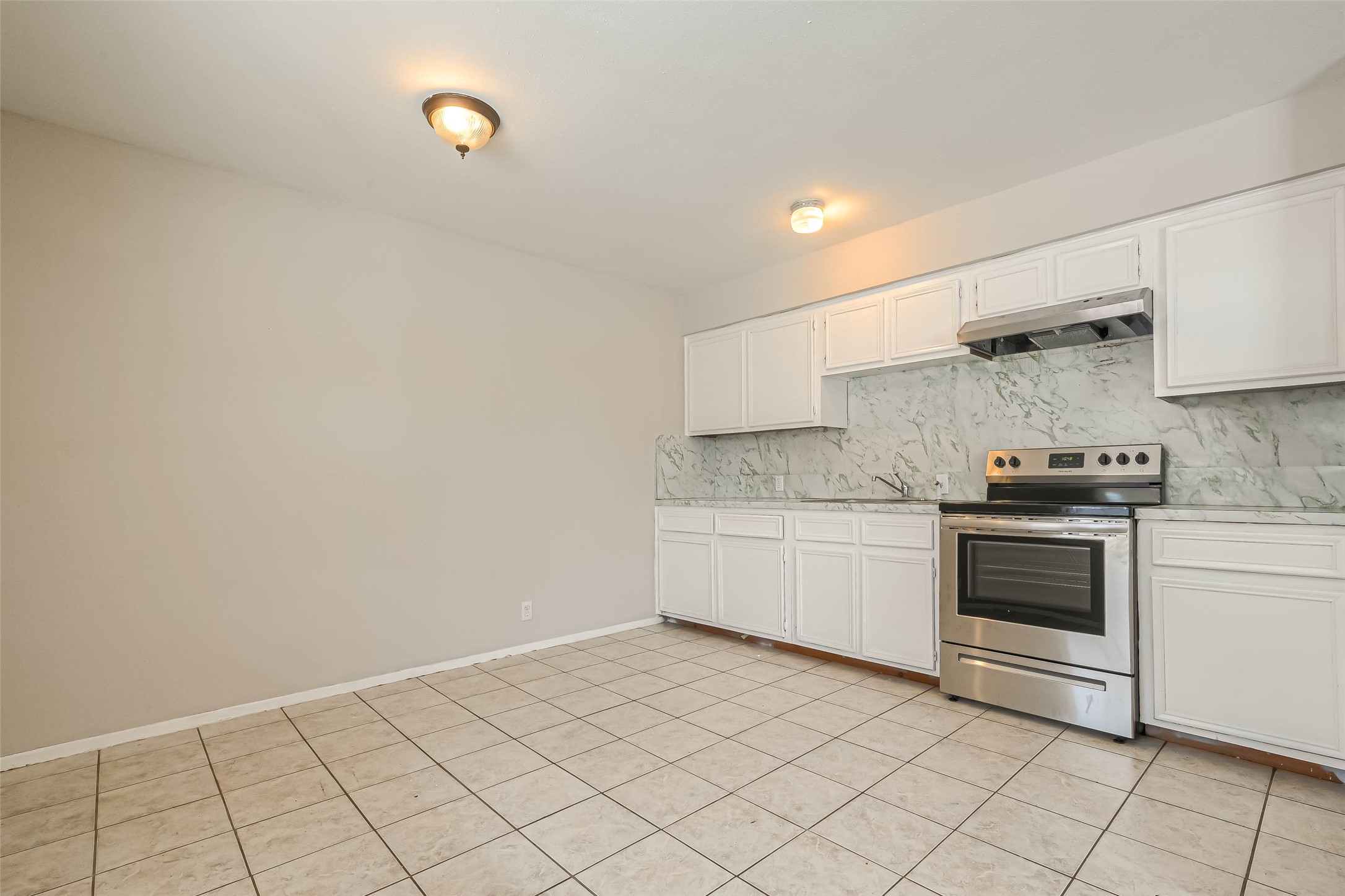 8430 Roundrock Drive 8 , Houston, TX, 77049 | 31958091 | Realty Texas LLC