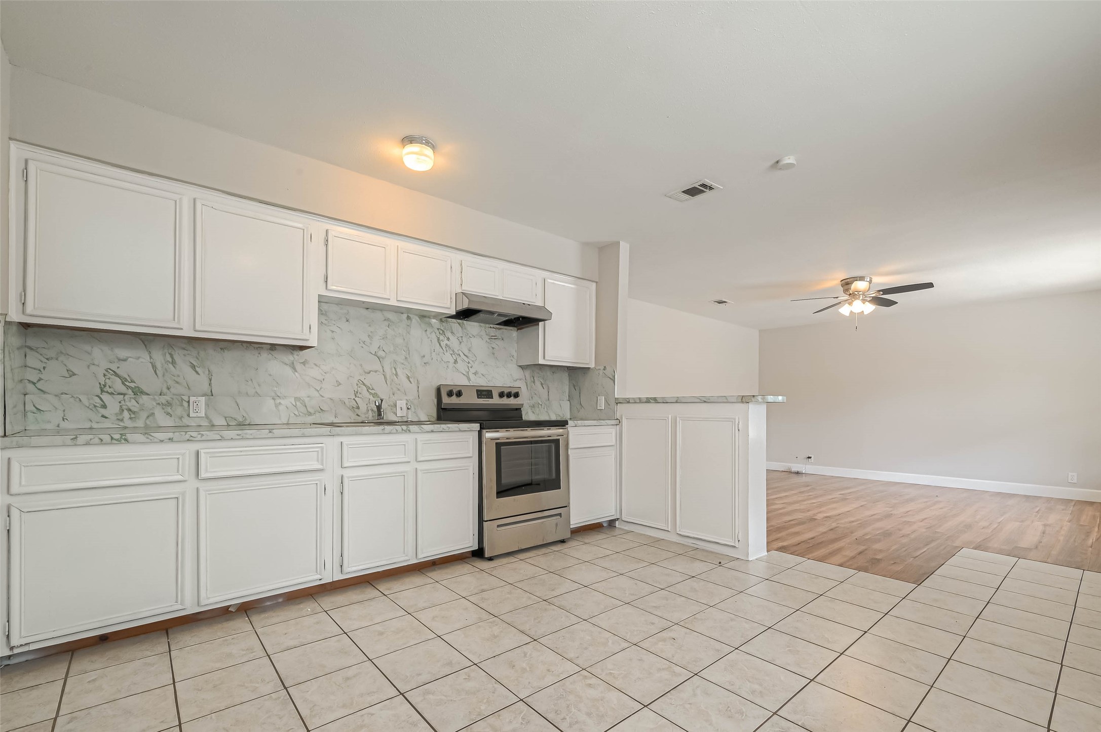 8430 Roundrock Drive 8 , Houston, TX, 77049 | 31958091 | Realty Texas LLC