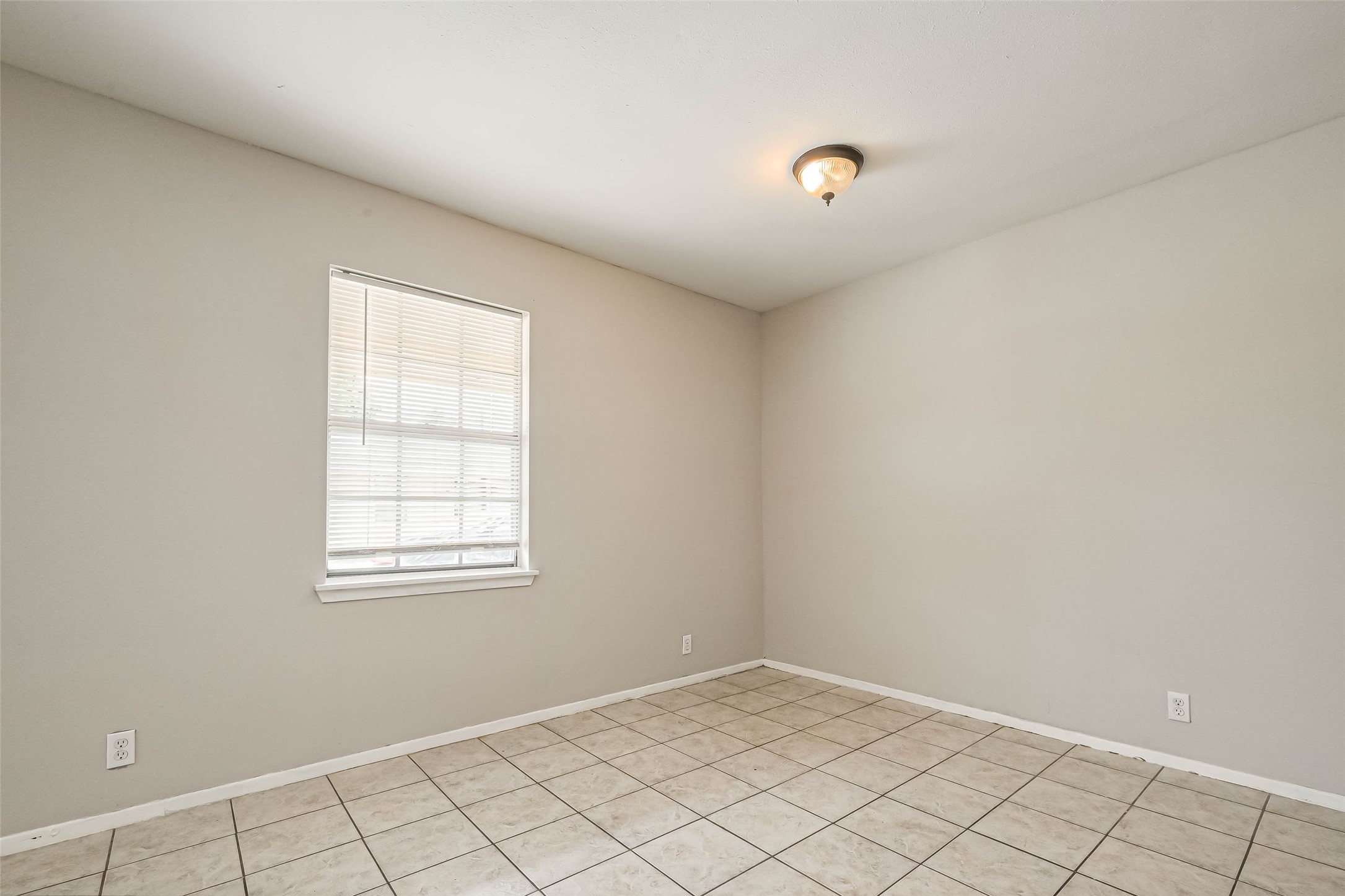 8430 Roundrock Drive 8 , Houston, TX, 77049 | 31958091 | Realty Texas LLC
