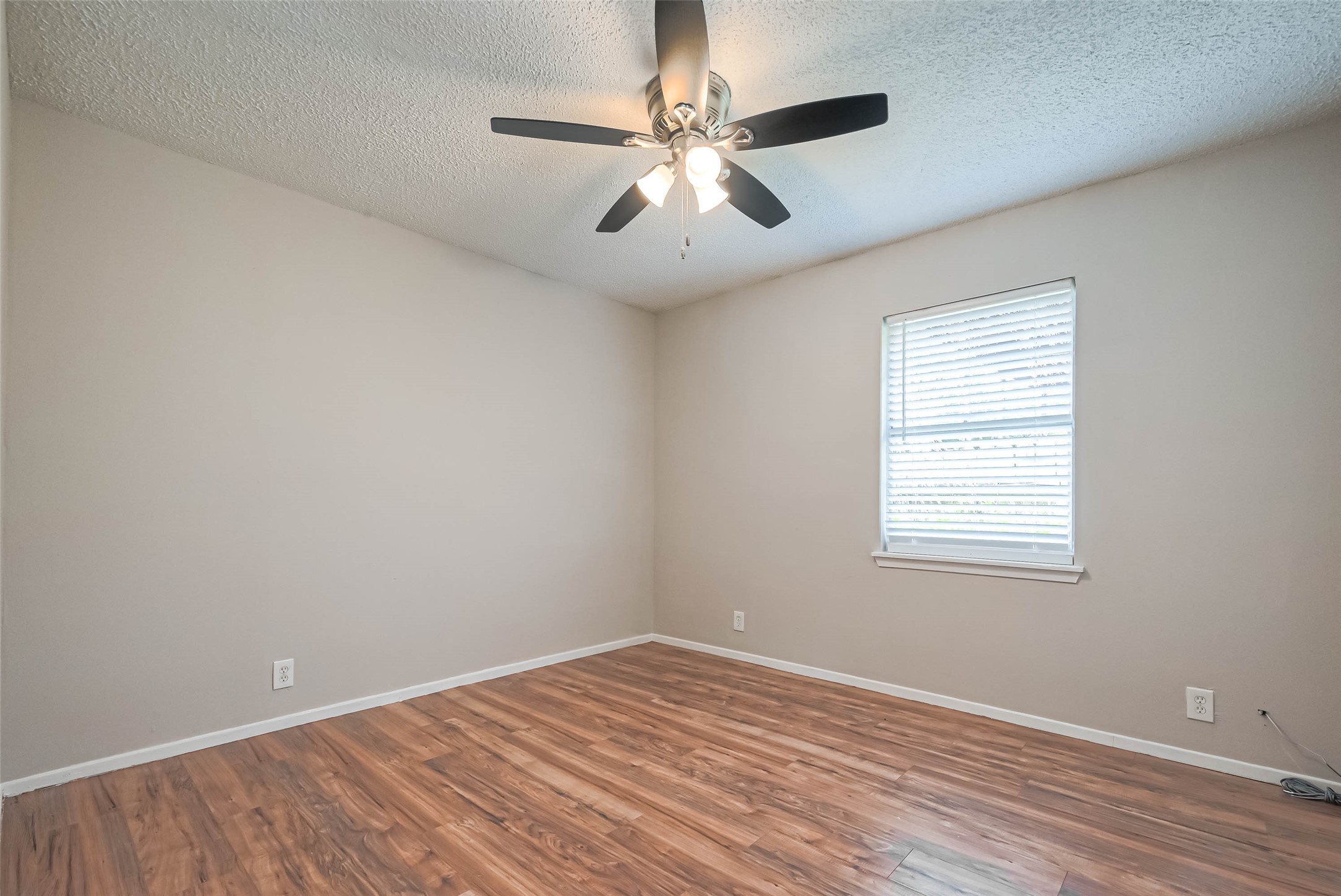 8430 Roundrock Drive 8 , Houston, TX, 77049 | 31958091 | Realty Texas LLC