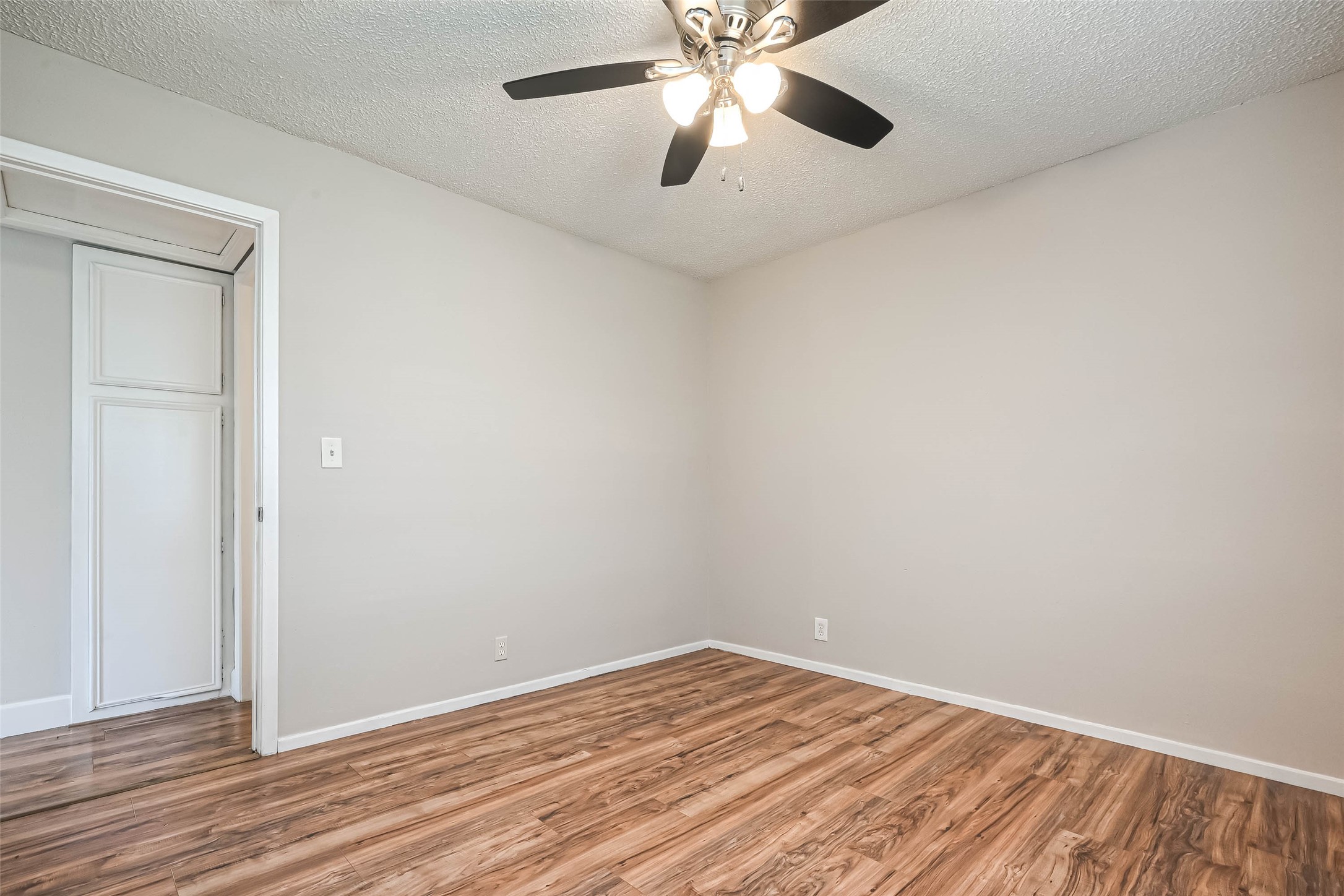 8430 Roundrock Drive 8 , Houston, TX, 77049 | 31958091 | Realty Texas LLC