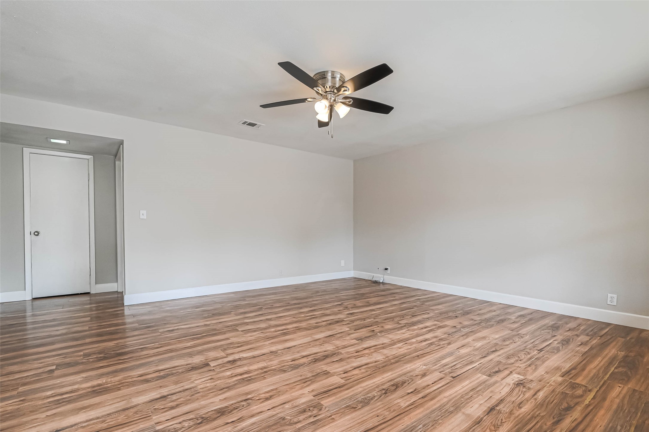 8430 Roundrock Drive 8 , Houston, TX, 77049 | 31958091 | Realty Texas LLC