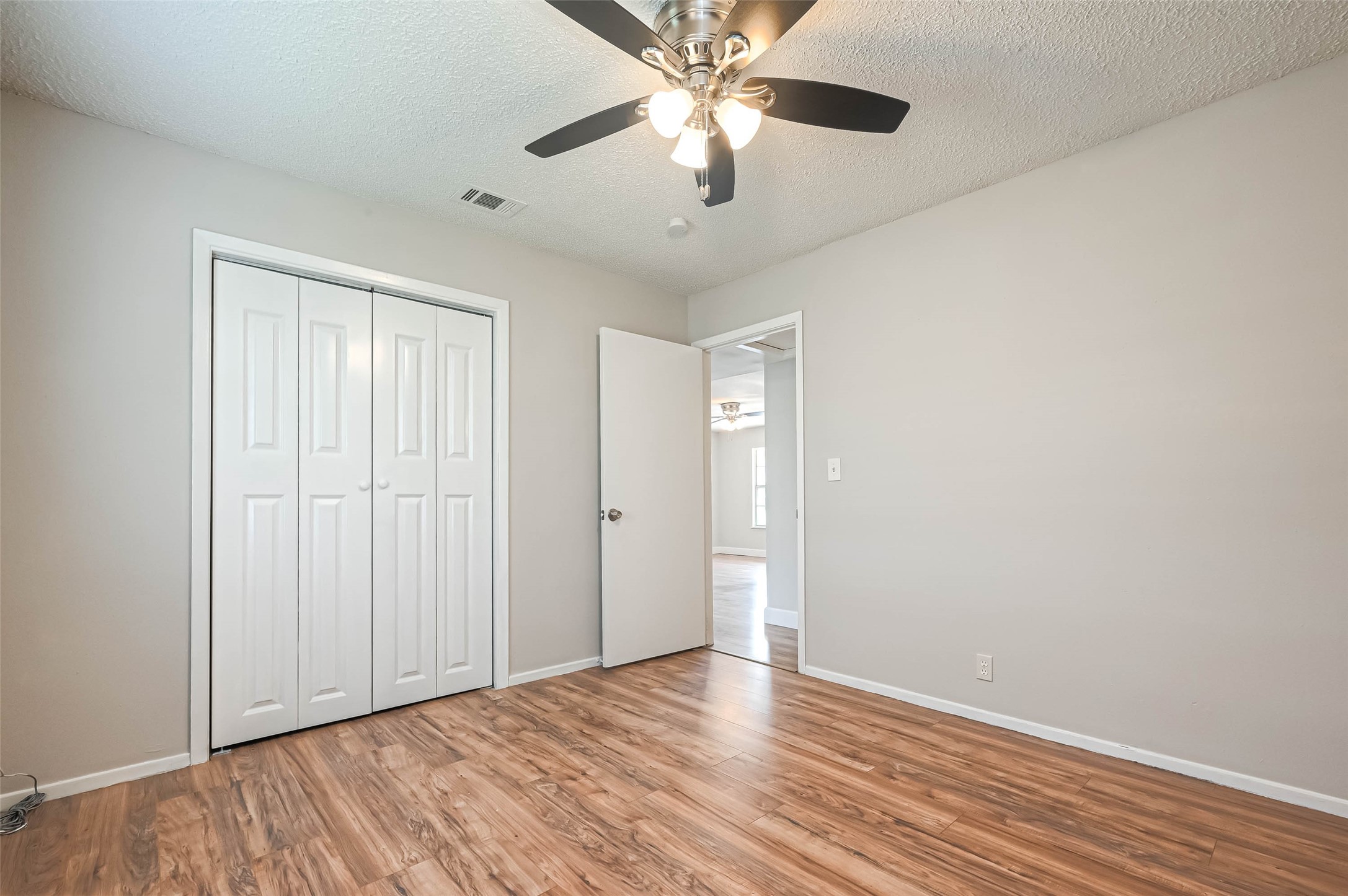 8430 Roundrock Drive 8 , Houston, TX, 77049 | 31958091 | Realty Texas LLC