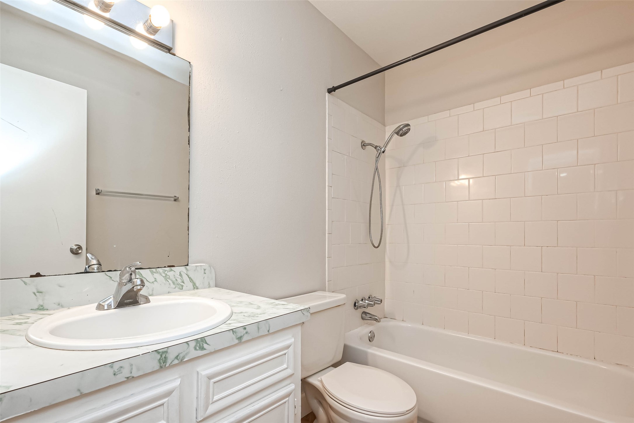 8430 Roundrock Drive 8 , Houston, TX, 77049 | 31958091 | Realty Texas LLC