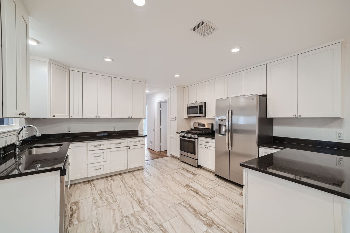 702 Otis Street , Taylor, TX, 76574 | 7438624 | Realty Texas LLC