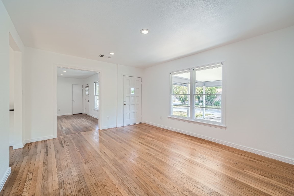 702 Otis Street , Taylor, TX, 76574 | 7438624 | Realty Texas LLC