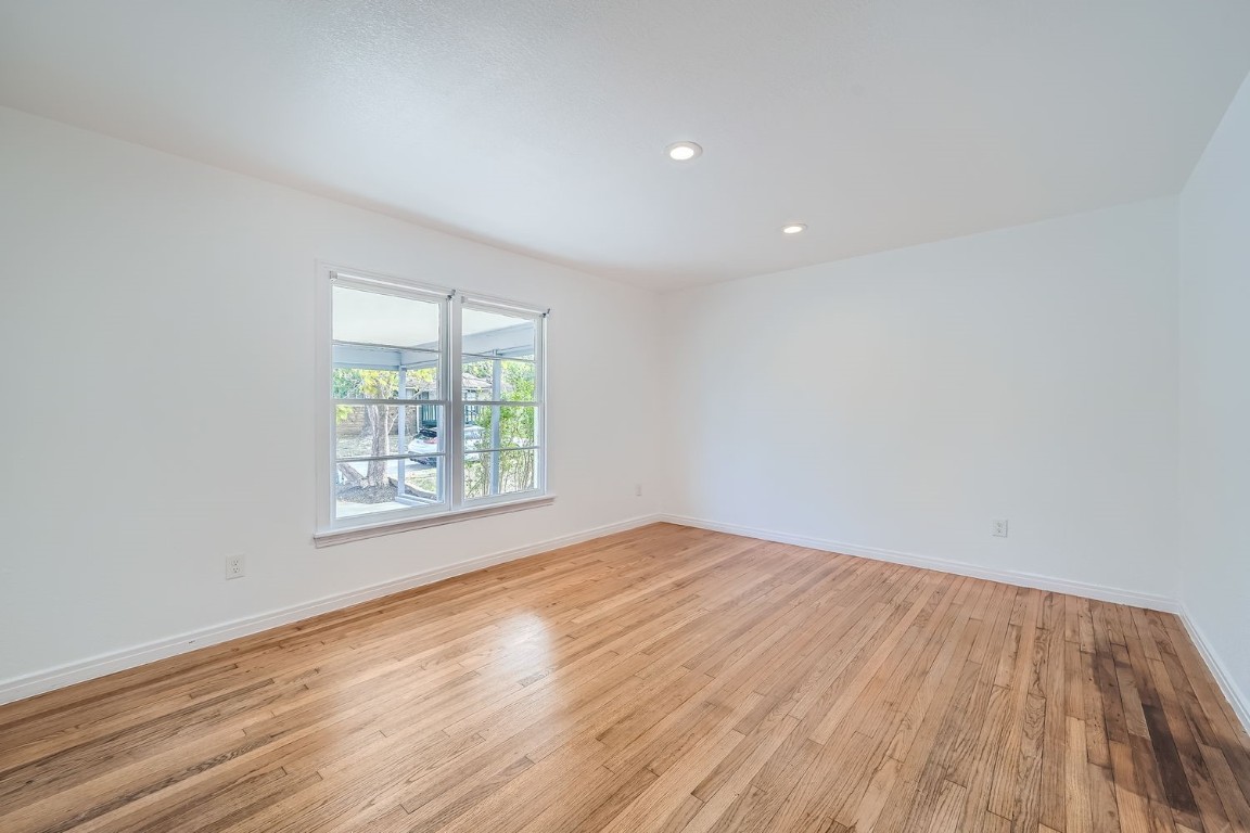 702 Otis Street , Taylor, TX, 76574 | 7438624 | Realty Texas LLC