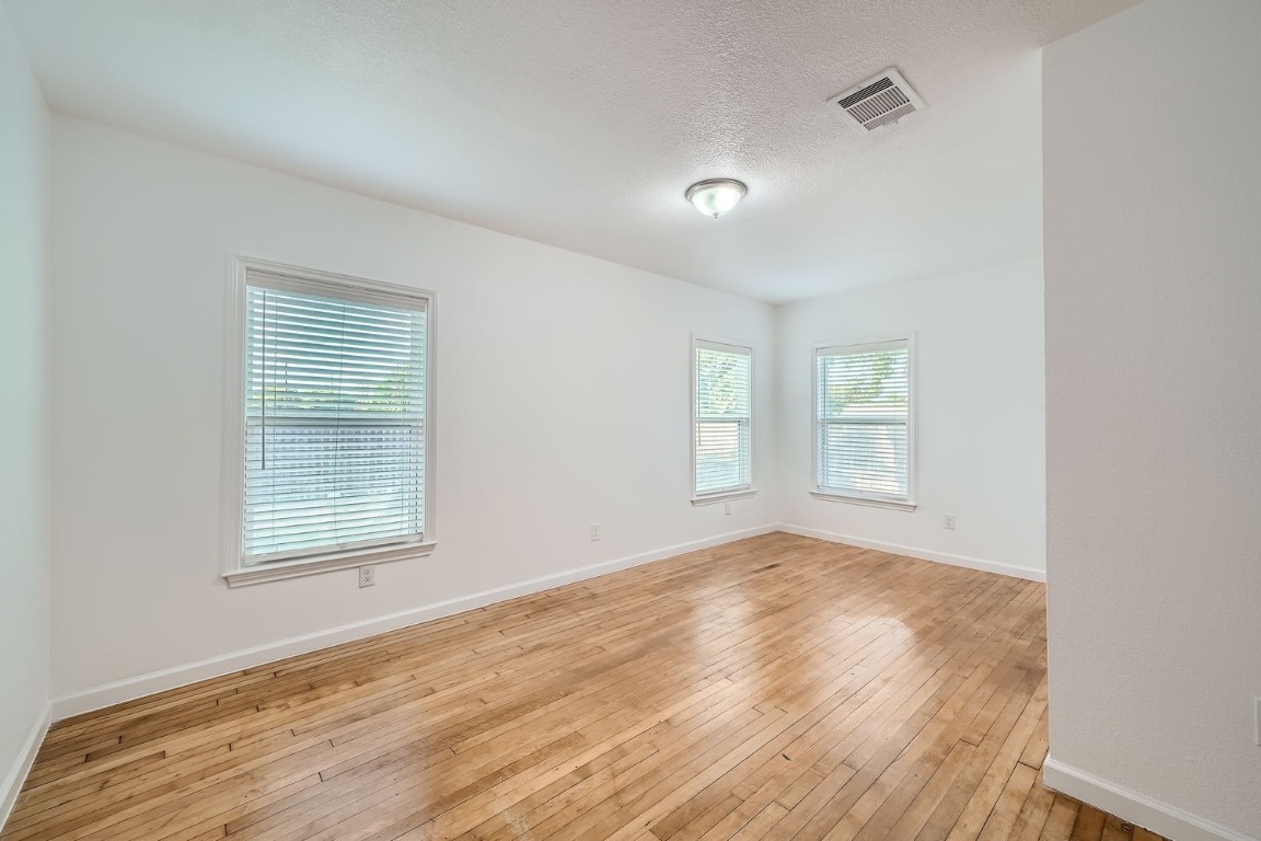 702 Otis Street , Taylor, TX, 76574 | 7438624 | Realty Texas LLC