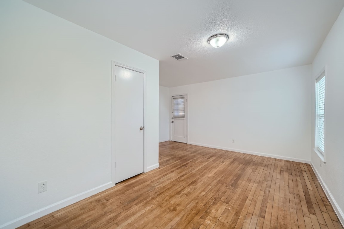 702 Otis Street , Taylor, TX, 76574 | 7438624 | Realty Texas LLC