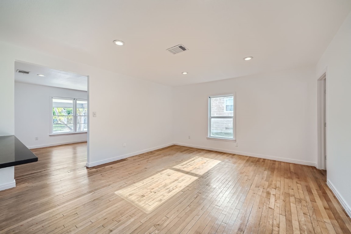 702 Otis Street , Taylor, TX, 76574 | 7438624 | Realty Texas LLC