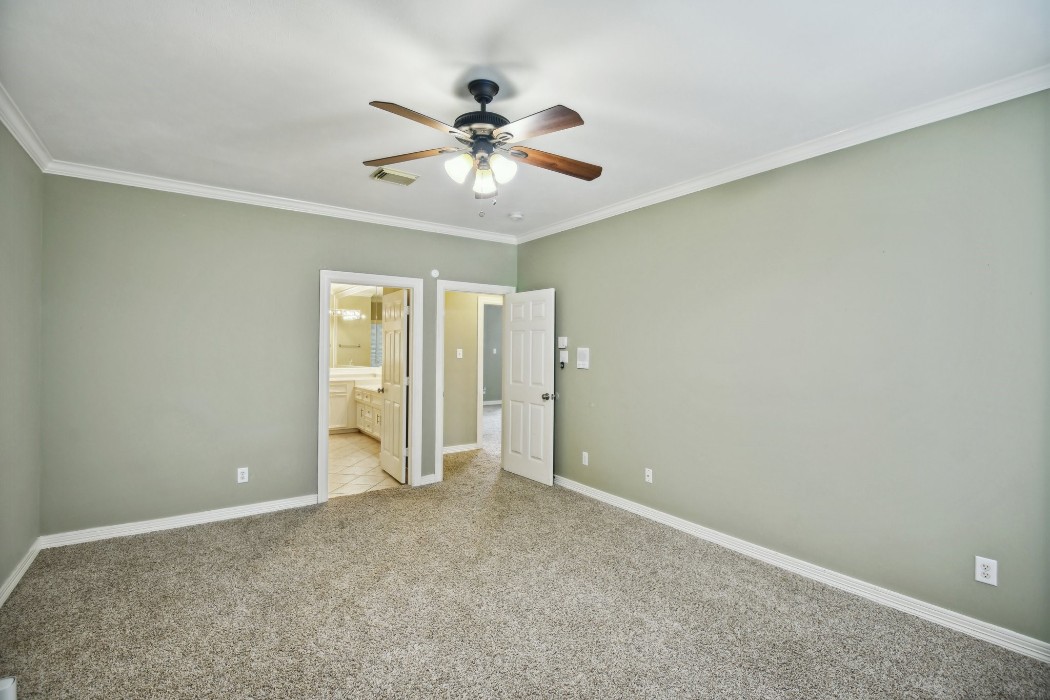 4011 N Water Iris Court , Houston, TX, 77059 | 82408704 | Realty Texas LLC