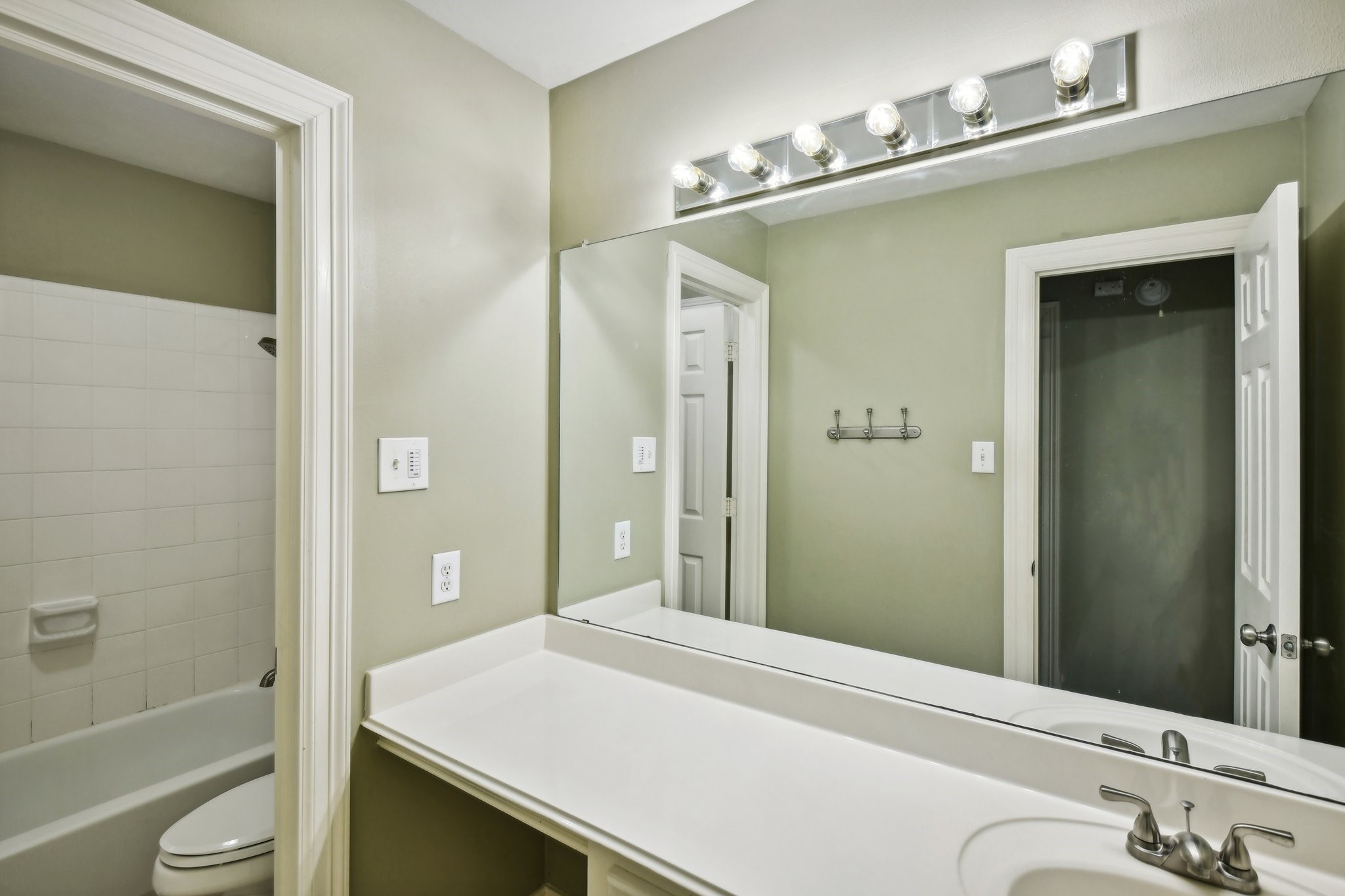 4011 N Water Iris Court , Houston, TX, 77059 | 82408704 | Realty Texas LLC