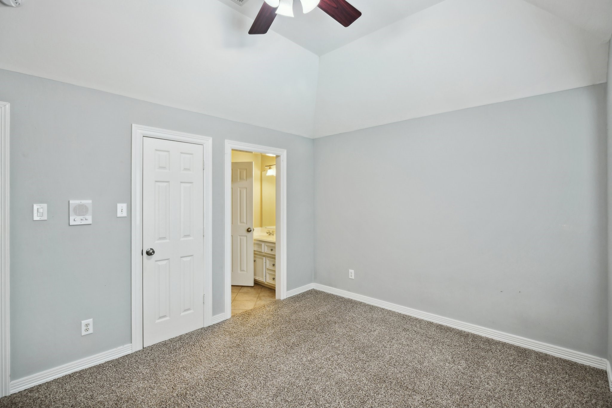 4011 N Water Iris Court , Houston, TX, 77059 | 82408704 | Realty Texas LLC