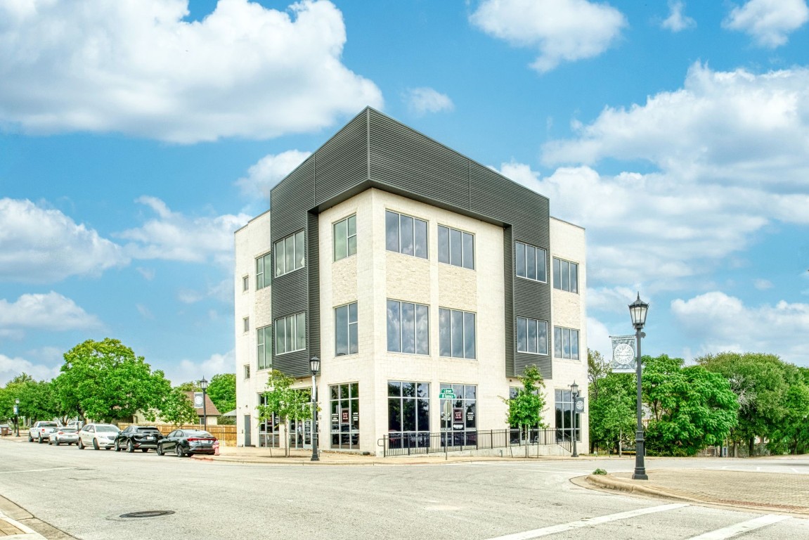 For Sale: 211 S Brown Street 200 & 300 Blog Image Banner