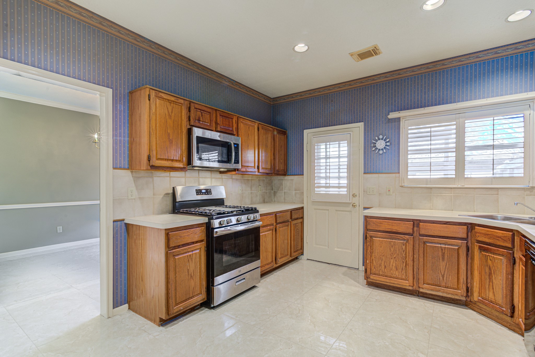 2261 Broadlawn Drive , Houston, TX, 77058 | 8977893 | Realty Texas LLC