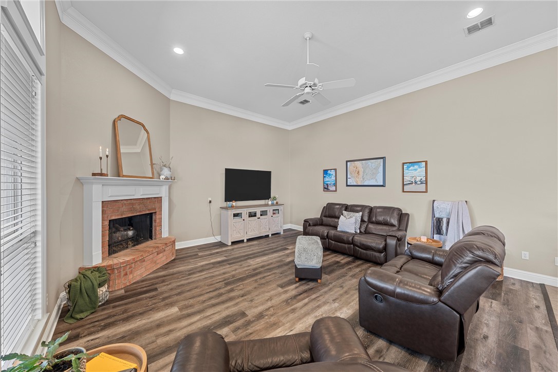 205 Ranchgate Trail , McGregor, TX, 76657 | 225938 | Realty Texas LLC