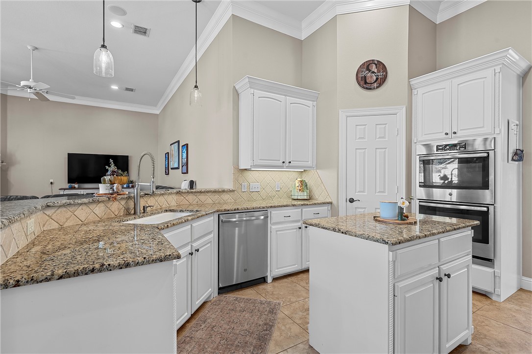 205 Ranchgate Trail , McGregor, TX, 76657 | 225938 | Realty Texas LLC