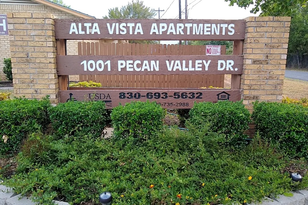 1001 Pecan Valley Dr , Marble Falls, TX, 78654 | 62997466 | Realty Texas LLC