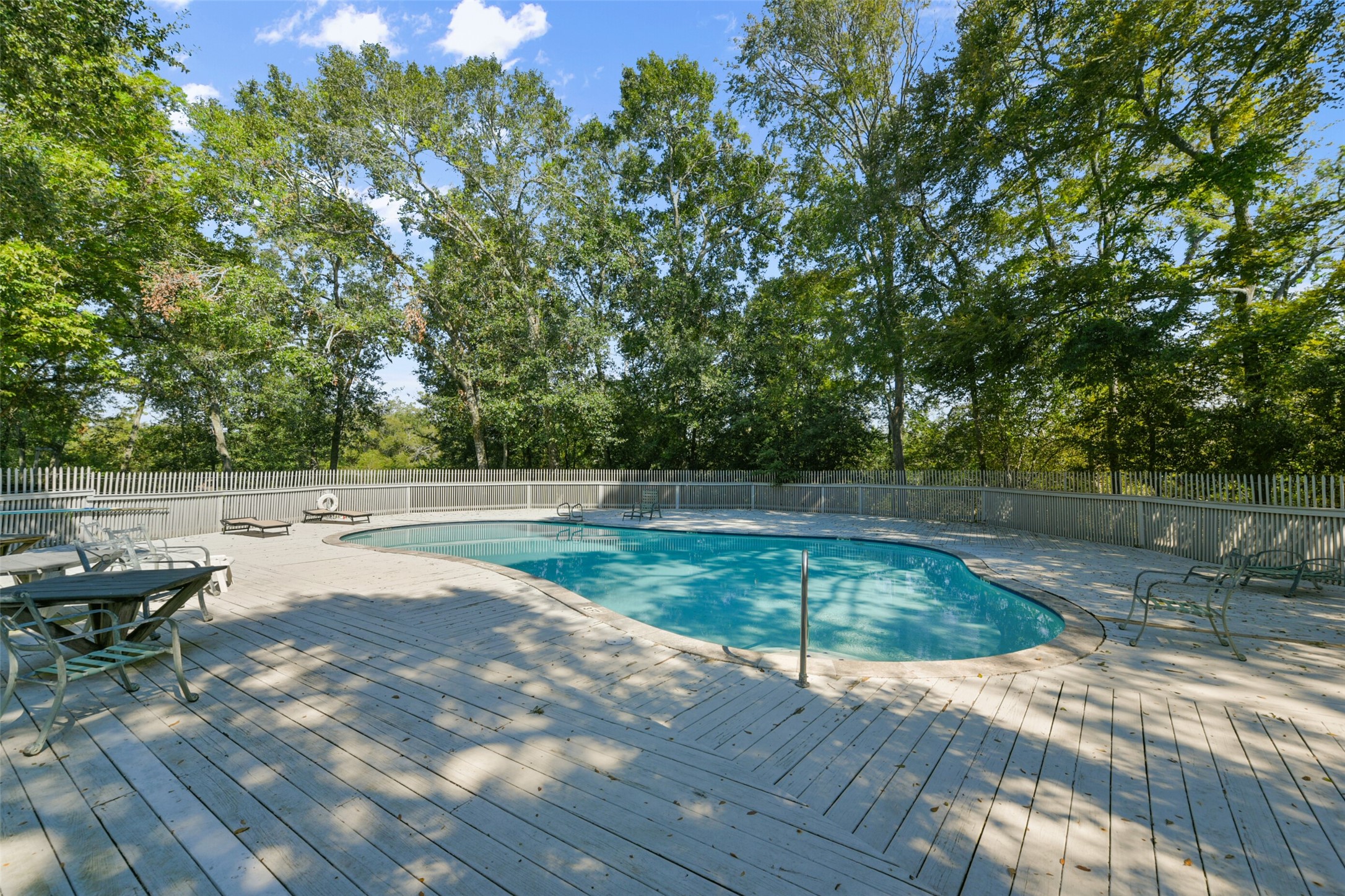 37 Hideaway Drive , Friendswood, TX, 77546 | 3029794 | Realty Texas LLC