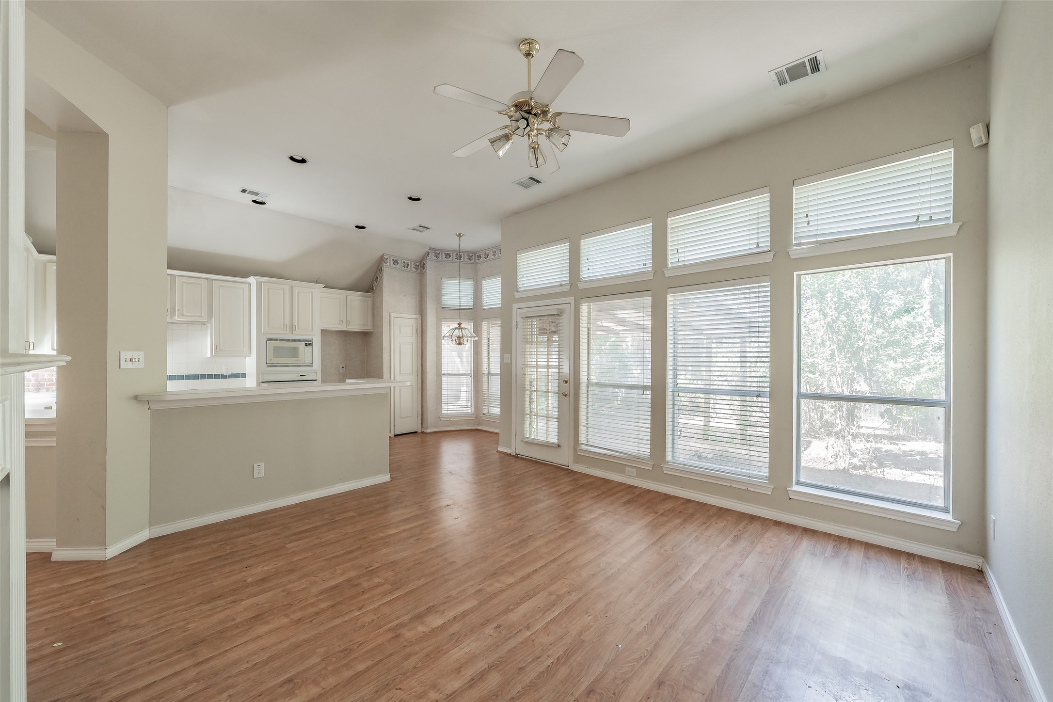 141 Arbor Glen Drive , Euless, TX, 76039 | 20756847 | Realty Texas LLC
