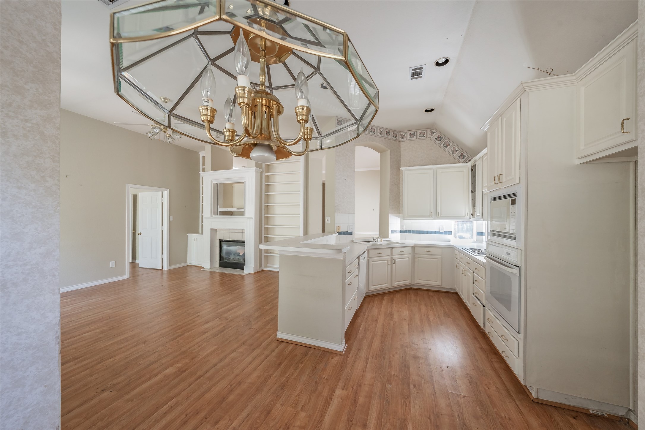 141 Arbor Glen Drive , Euless, TX, 76039 | 20756847 | Realty Texas LLC