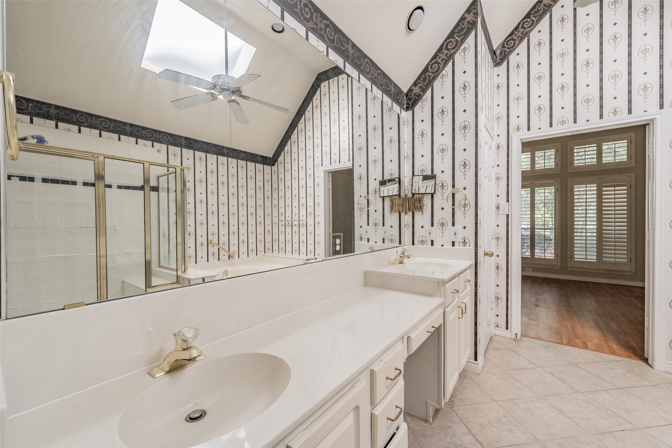 141 Arbor Glen Drive , Euless, TX, 76039 | 20756847 | Realty Texas LLC