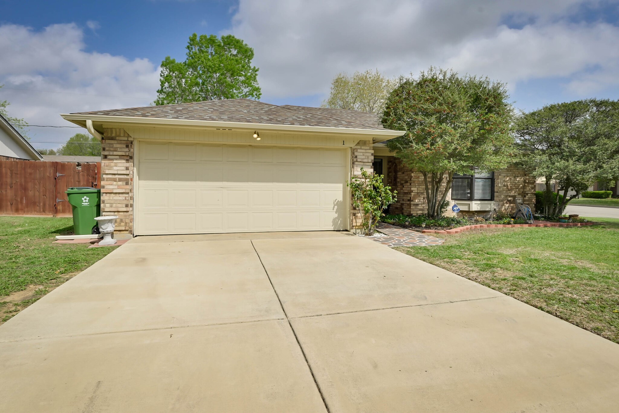 1 Atlanta Court , Mansfield, TX, 76063 | 20757949 | Realty Texas LLC