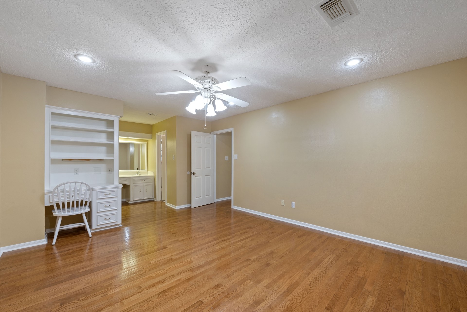 9719 Godstone Lane , Spring, TX, 77379 | 15996363 | Realty Texas LLC
