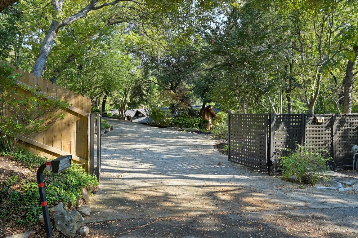 23 Hull Circle , Austin, TX, 78746 | 1483462 | Realty Texas LLC