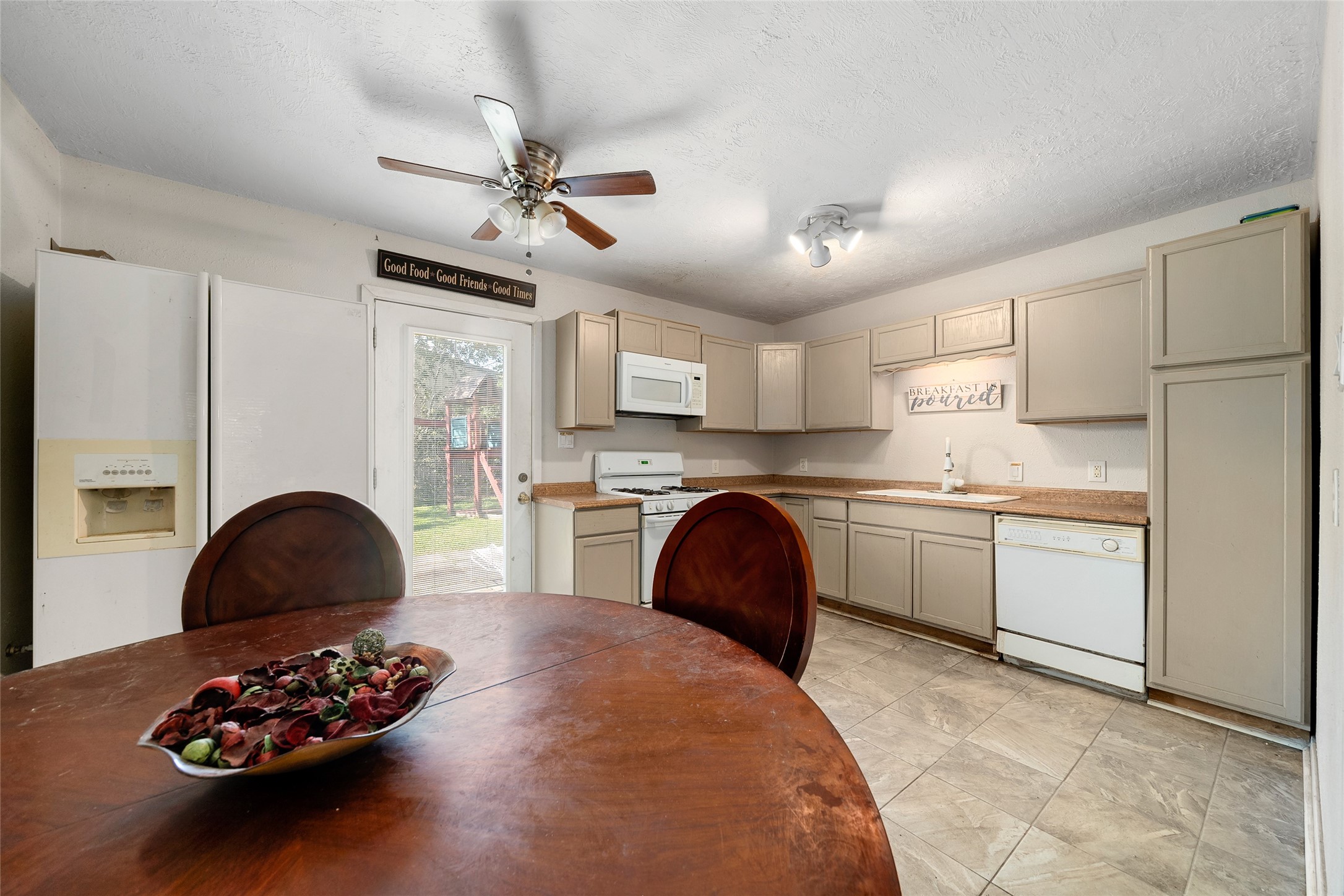 813 Texas Avenue , League City, TX, 77573 | 72028339 | Realty Texas LLC