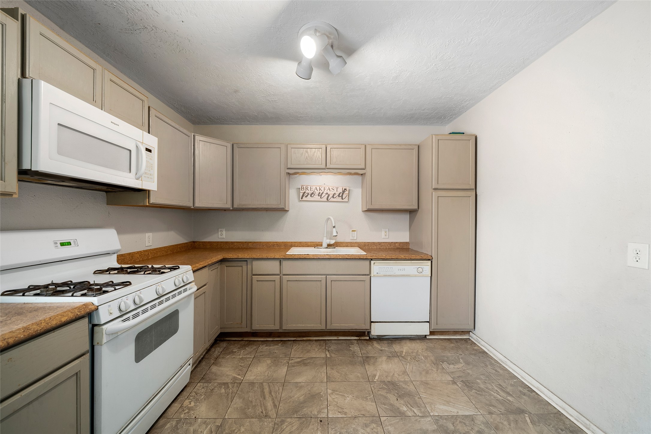 813 Texas Avenue , League City, TX, 77573 | 72028339 | Realty Texas LLC