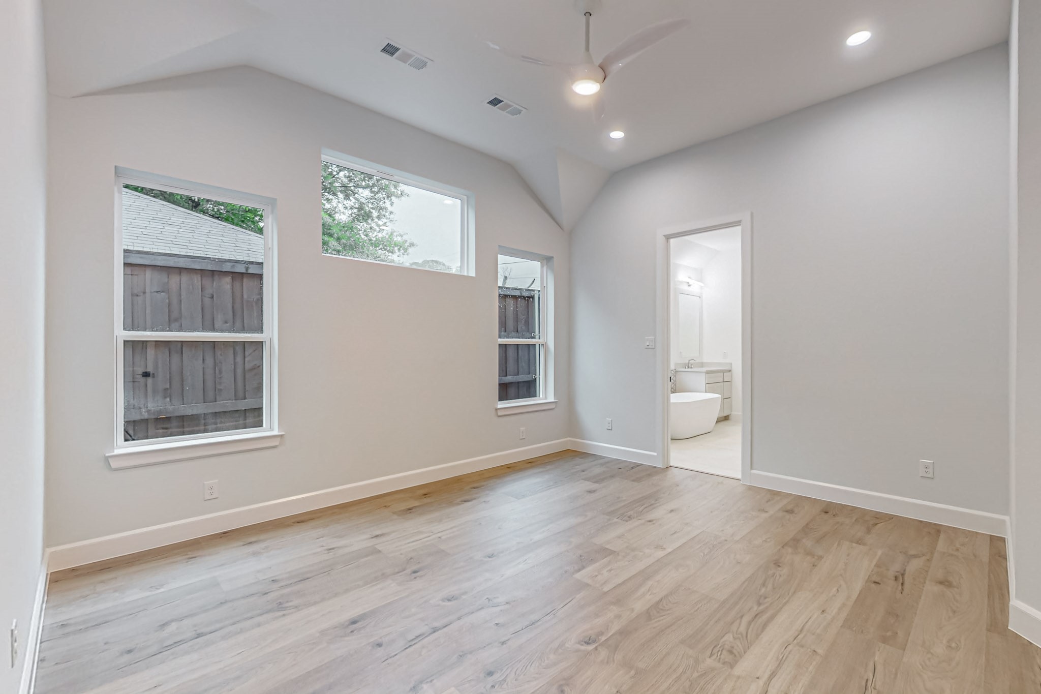 2706 W Clarendon Drive , Dallas, TX, 75211 | 20766939 | Realty Texas LLC