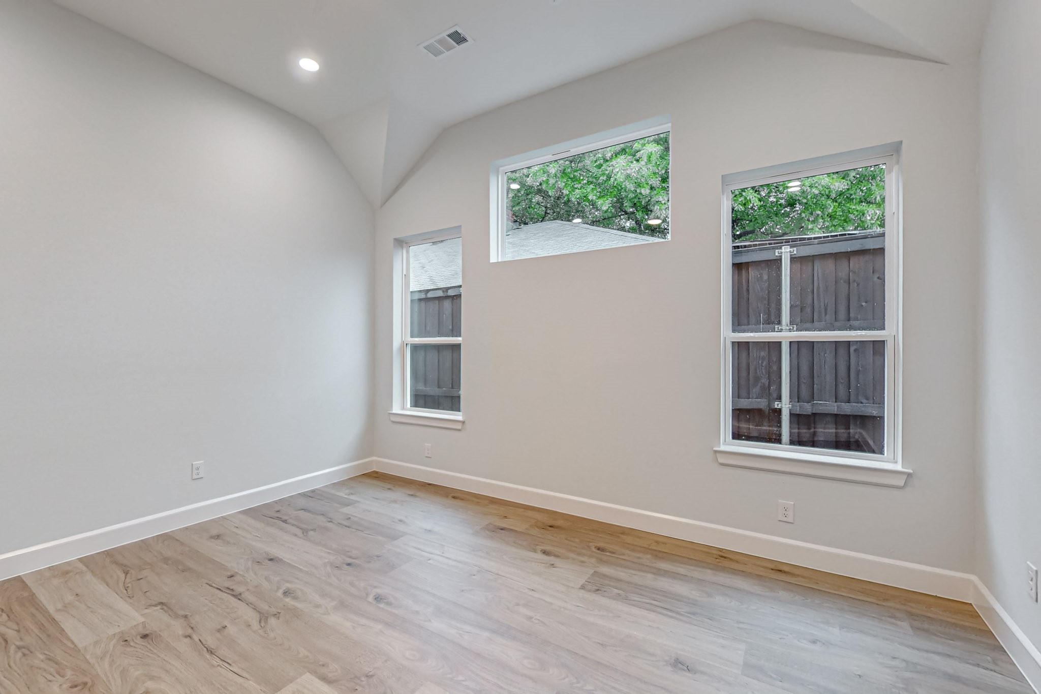 2706 W Clarendon Drive , Dallas, TX, 75211 | 20766939 | Realty Texas LLC