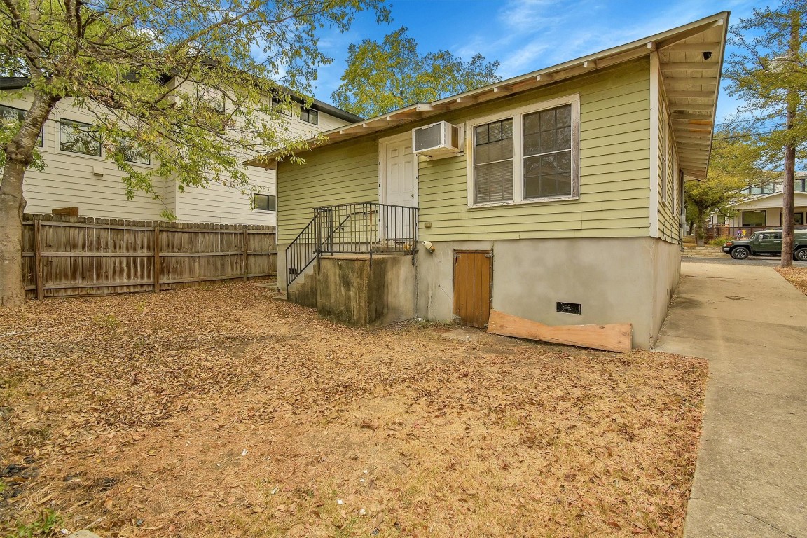 1704 Sanchez Street , Austin, TX, 78702 | 1613848 | Realty Texas LLC